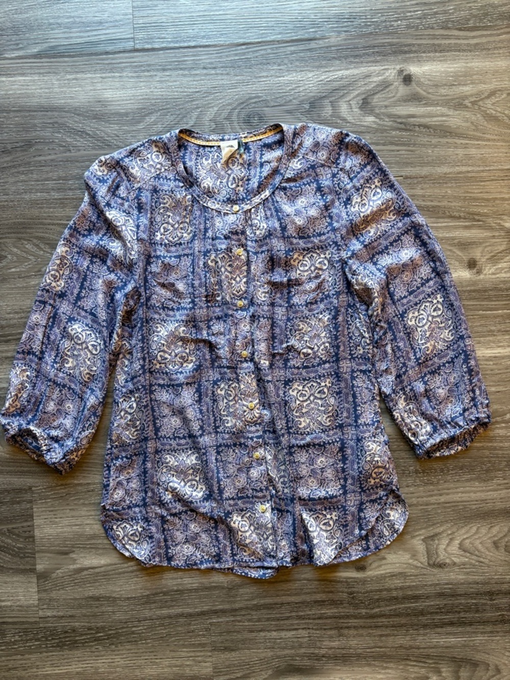 Anthropologie Blue and Cream Paisley Button-Front Blouse. 3/4 sleeve. Size M